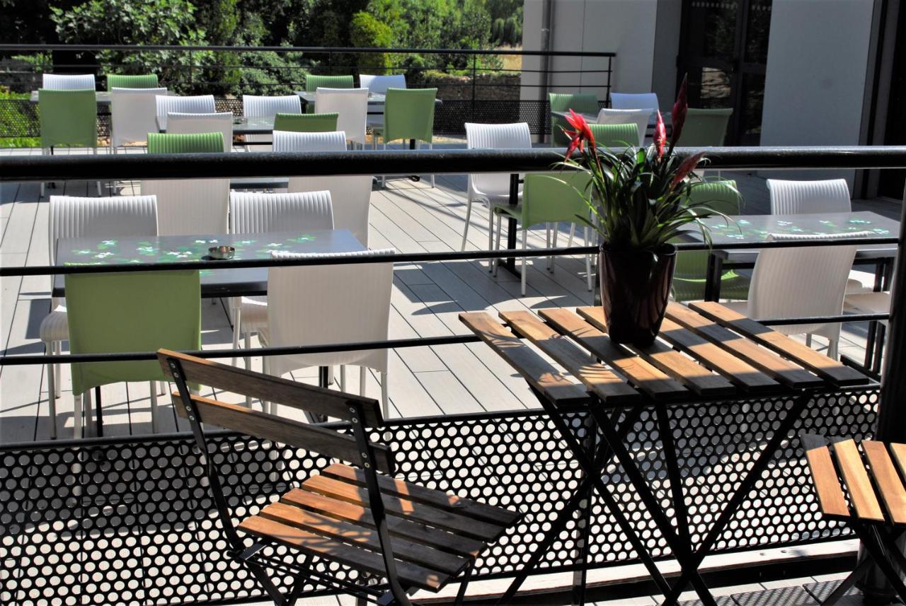 Hostel les Terrasses du Roc Saint-André-de-Roquepertuis Extérieur photo
