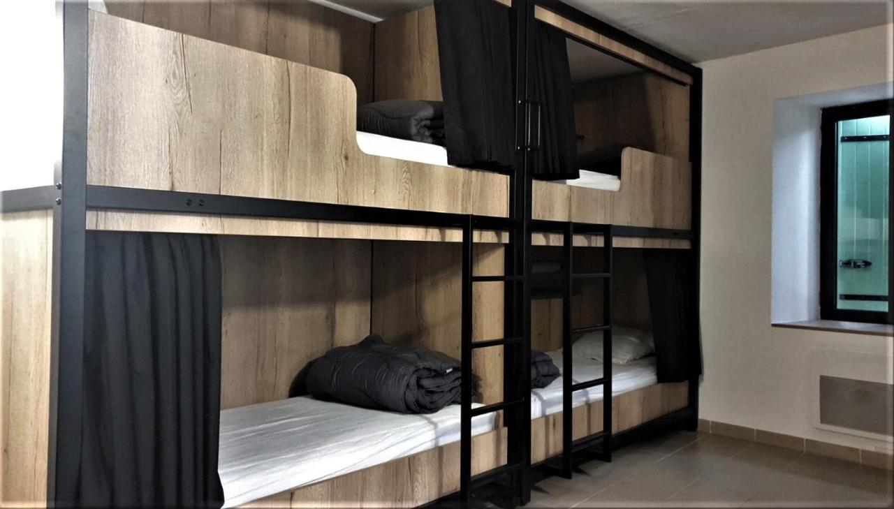 Hostel les Terrasses du Roc Saint-André-de-Roquepertuis Extérieur photo