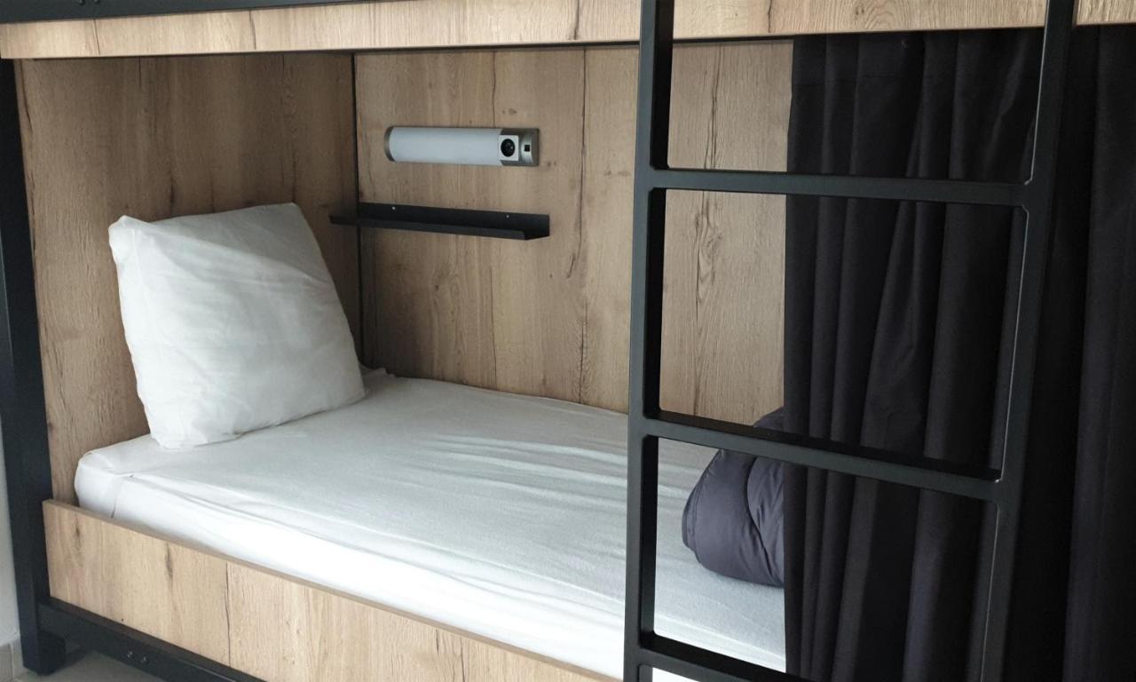 Hostel les Terrasses du Roc Saint-André-de-Roquepertuis Extérieur photo